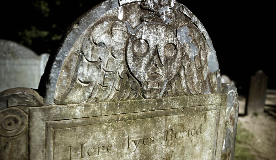 headstone that needs headstone restoration